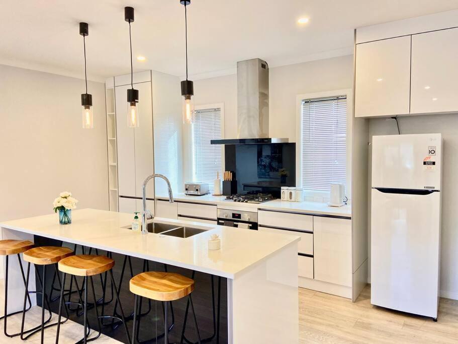 Morden Spacious New House Hamilton Exterior foto