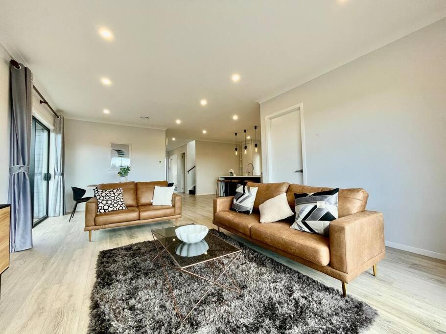 Morden Spacious New House Hamilton Exterior foto